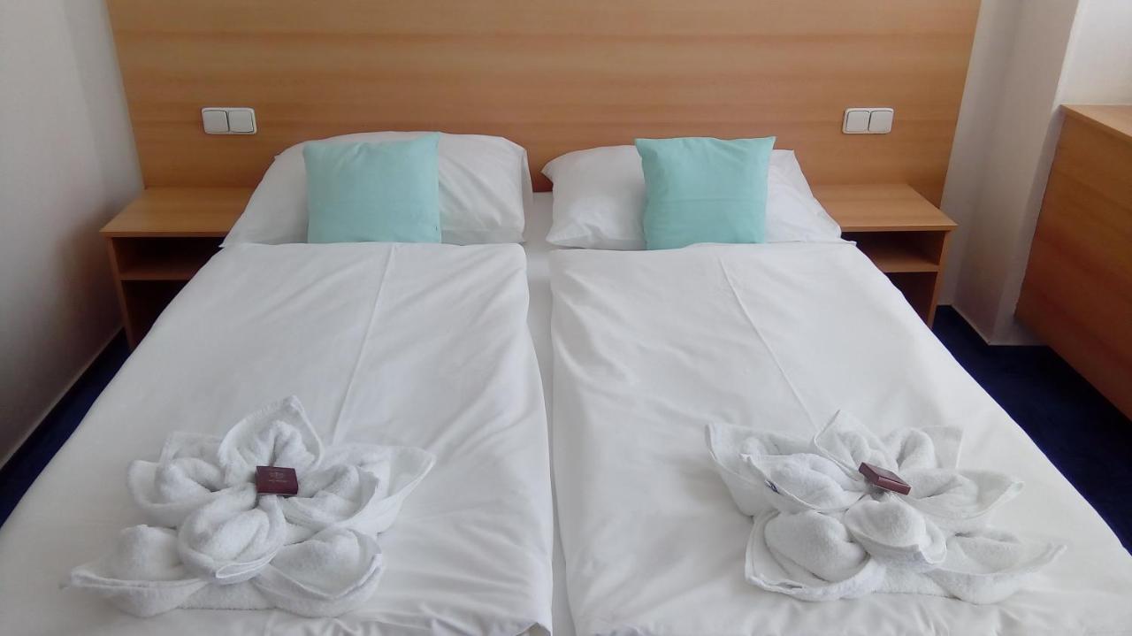 Hotel O.K. 1 Beroun  Bagian luar foto