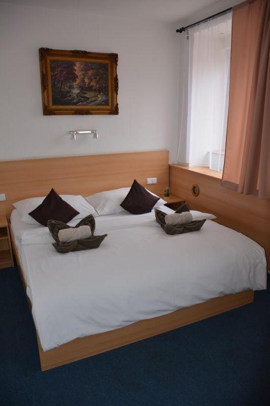 Hotel O.K. 1 Beroun  Bagian luar foto