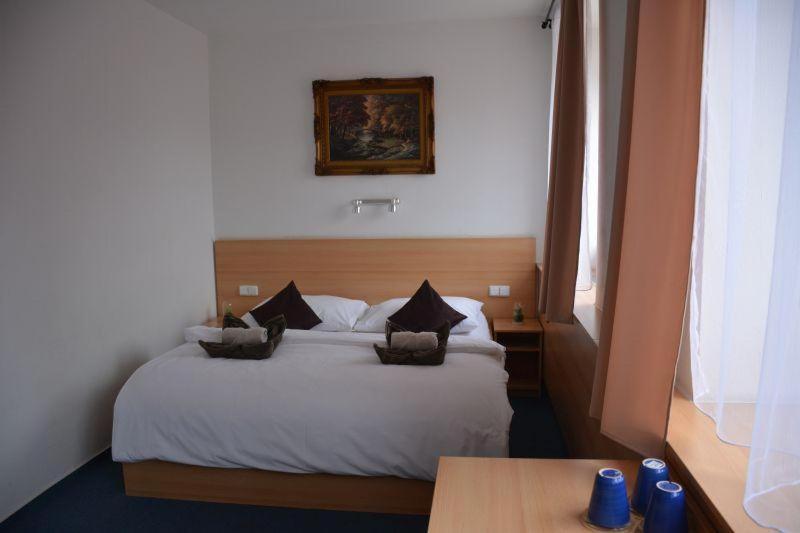 Hotel O.K. 1 Beroun  Bagian luar foto