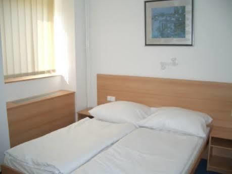 Hotel O.K. 1 Beroun  Bagian luar foto
