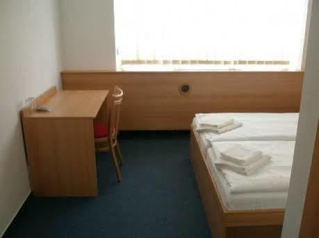 Hotel O.K. 1 Beroun  Bagian luar foto