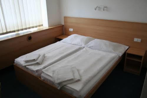 Hotel O.K. 1 Beroun  Bagian luar foto
