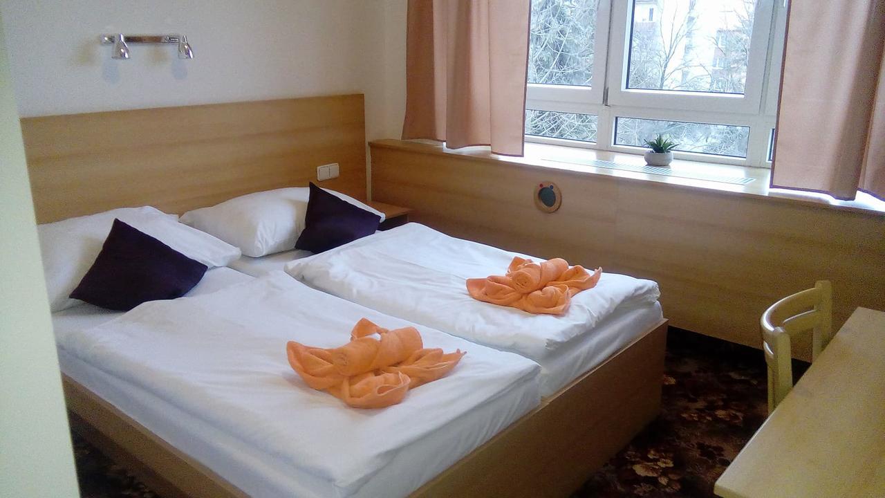 Hotel O.K. 1 Beroun  Bagian luar foto